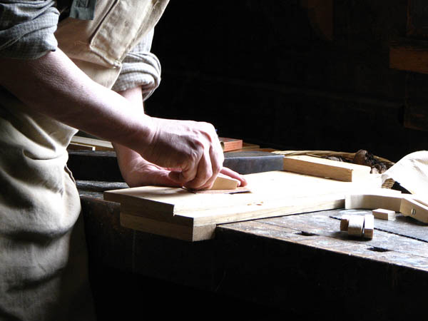 Nuestra <strong>carpinterÃ­a de madera en  DÃ©nia</strong> es una empresa de <strong>herencia familiar</strong>, por lo que  contamos con gran <strong>experiencia </strong>en la profesiÃ³n.